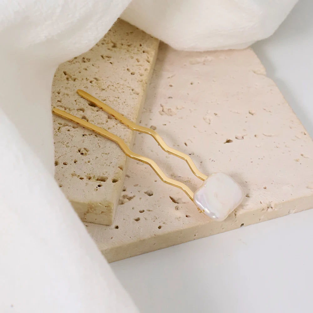 Elegant Flamenco Comb with Freshwater Pearls Hair Clip