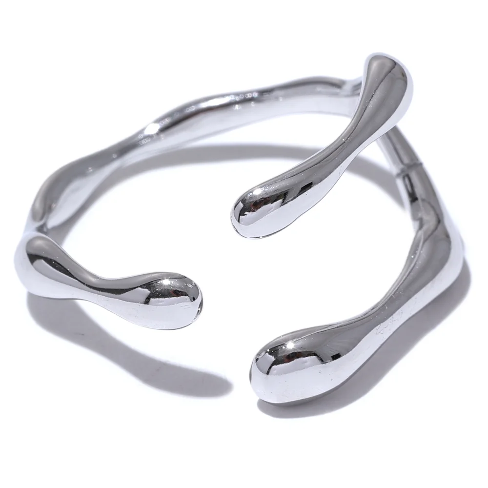 Metallic Bold Sculpture-Like Ring