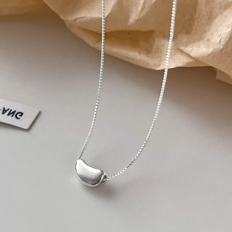 Bean-Shaped Geometric Choker Necklace